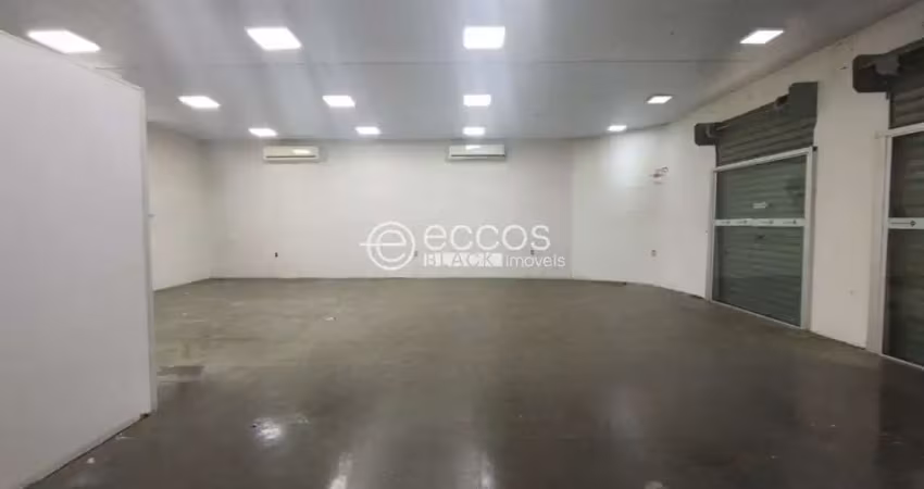 Casa comercial para alugar na Rua Eça de Queirós, 102, Tubalina, Uberlândia