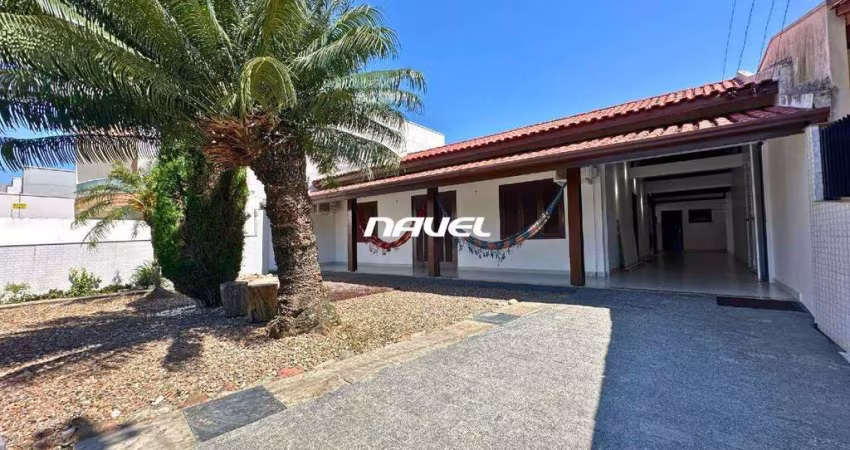 Casa Térrea Reformada no Centro de Navegantes – Quadra Mar.
