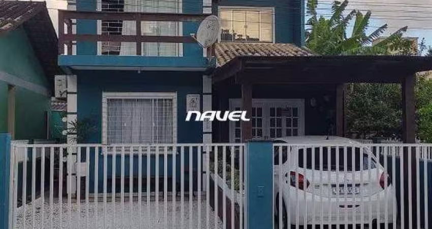 Casa à venda no bairro Armação