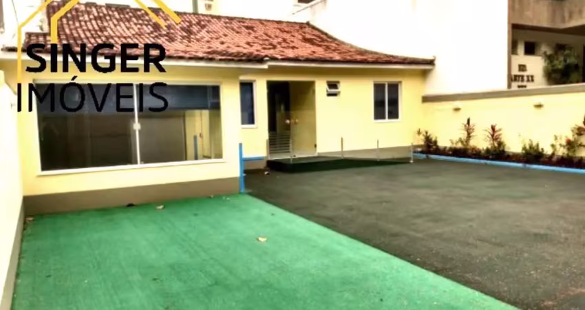 Casa comercial c/ habite-se p/ escola, barra da tijuca (jd. oceânico), terreno 450 m², contruída 200 m², possível outras finalidades comerciais