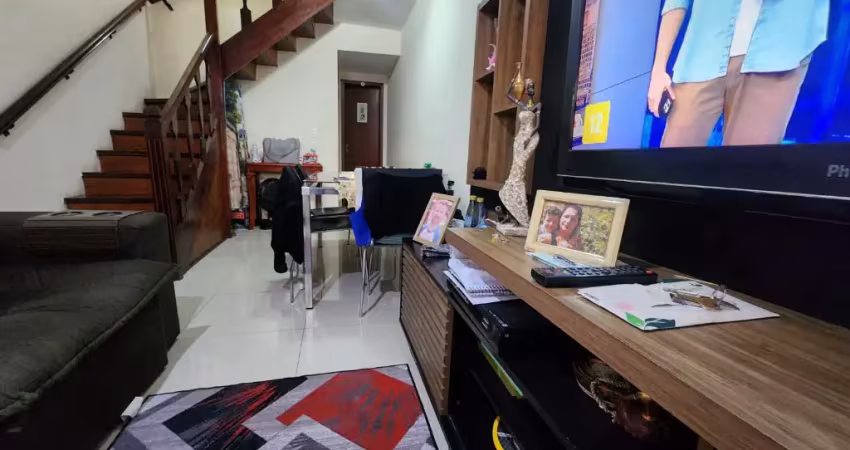 Casa duplex em condomínio fechado – funcional e pronta para morar!