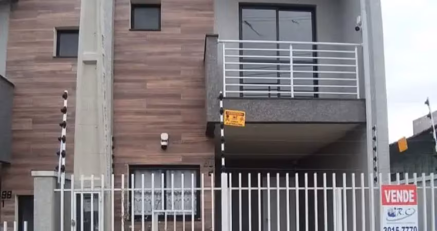 Sobrado com 02 quartos á venda no Sitio Cercado