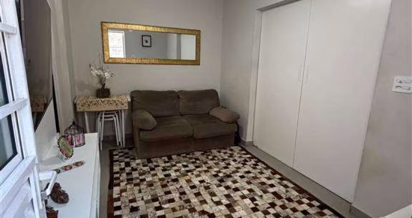 Apartamento tipo kitnete dividida com planejados, 1 vaga coletiva no bairro Aviação em Praia Grande
