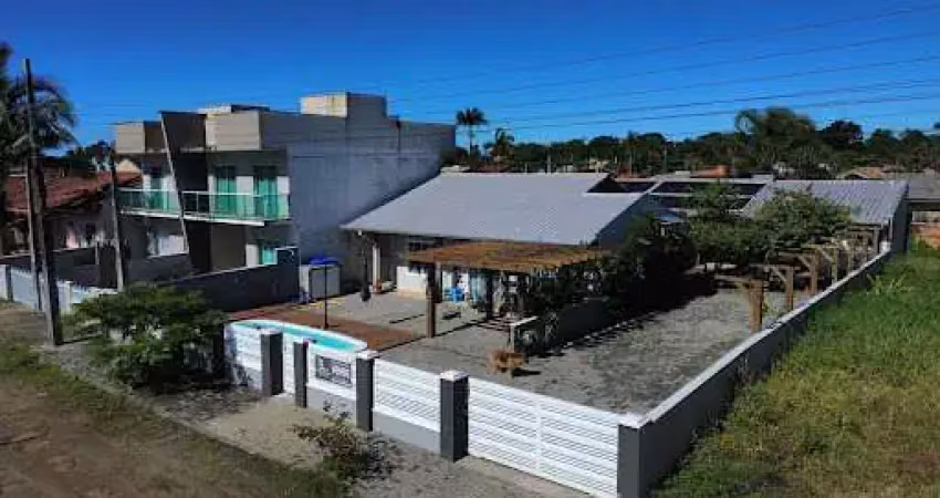 Casa com 4 dormitórios à venda, 100 m² por R$ 900.000,00 - Barra do Saí - Itapoá/SC
