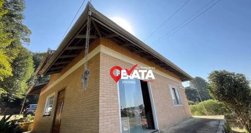 Oportunidade única: casa com 150m² em terreno amplo (908m²), perto do centro!