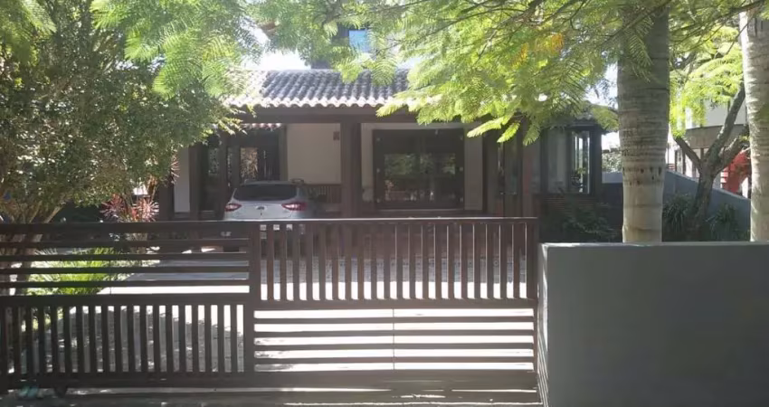 Casa em condomínio fechado com 3 quartos à venda na Rodovia Doutor Antônio Luiz Moura Gonzaga, 95, Rio Tavares, Florianópolis