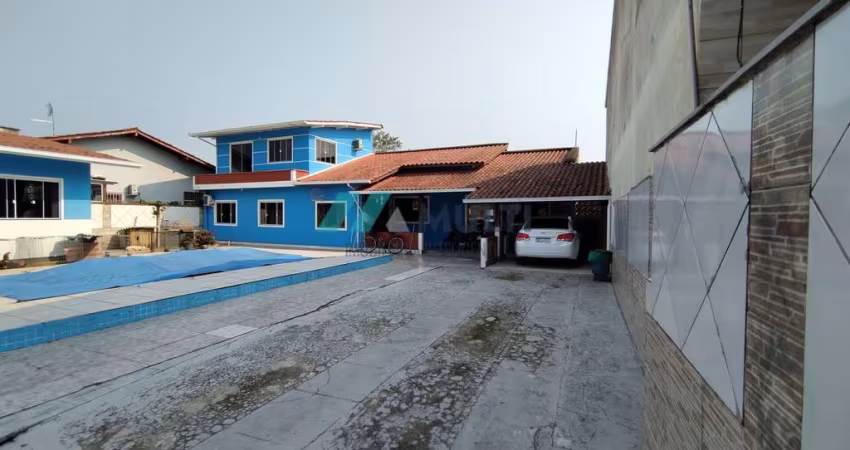 Casa à venda no bairro Praia João Rosa - Biguaçu/SC
