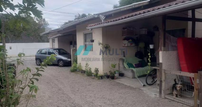 Casa à venda no bairro São João do Rio Vermelho - Florianópolis/SC