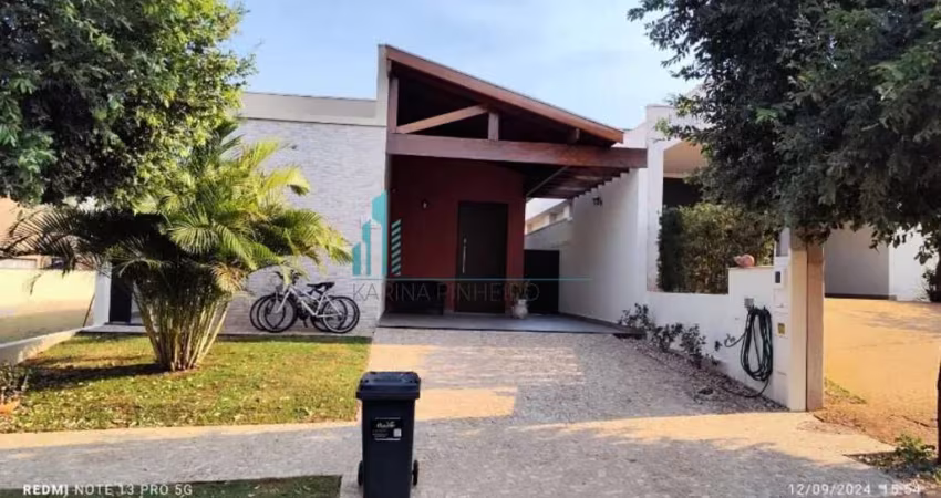 Belíssima casa em condomínio