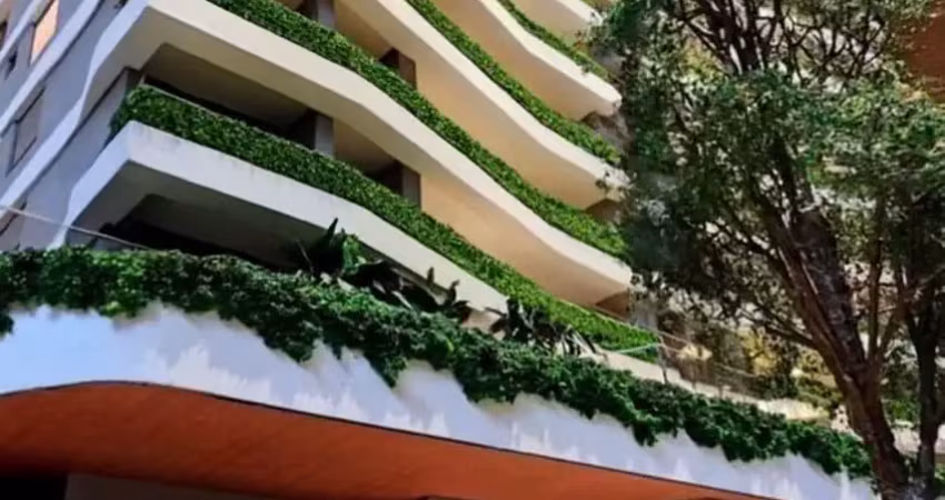 Le six-apartamentos de luxo com 4 quartos e 3 vagas de garagem