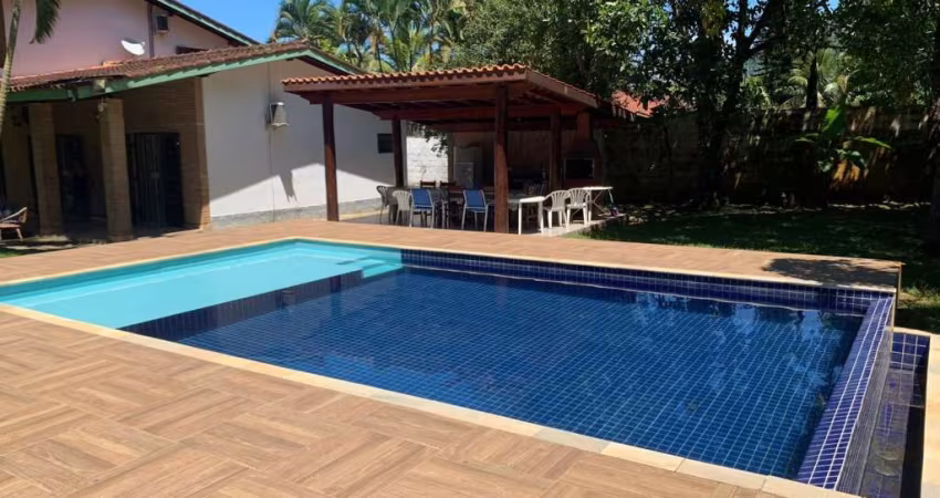 CASA DE ALTO PADRÃO NA ENSEADA COM 4 SUÍTES.
