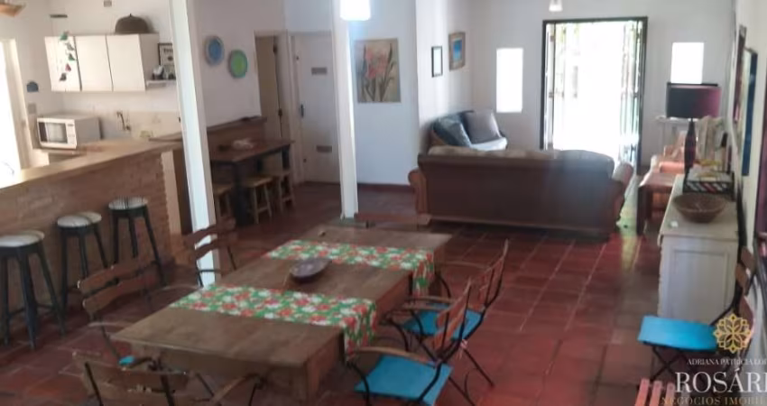 CASA COM TOTAL DE 330M² NO ITAGUÁ.
