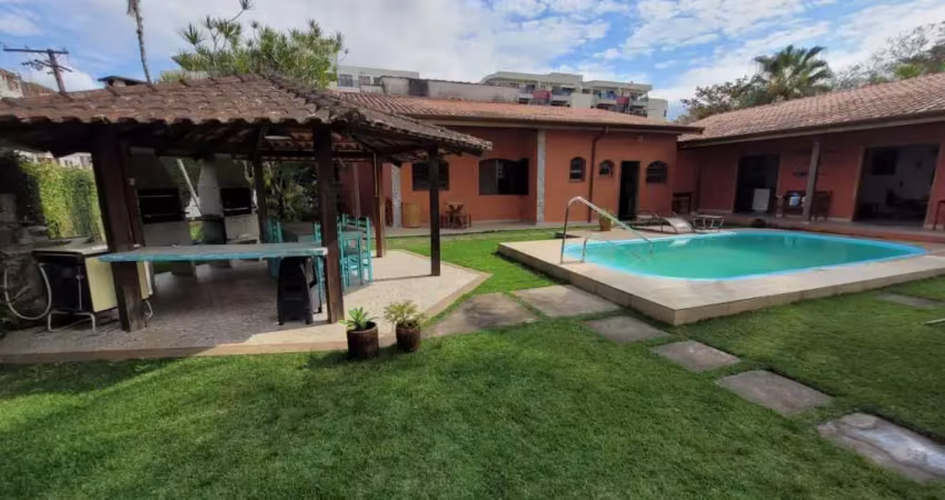 CASA TÉRREA COM 7 DORMITÓRIOS NO TENÓRIO.