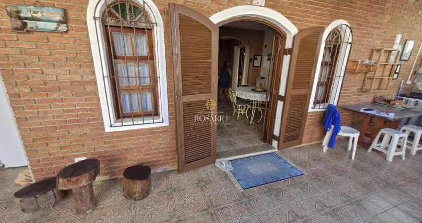 Casa de 03 dormitórios disponível para locação definitiva no Itaguá