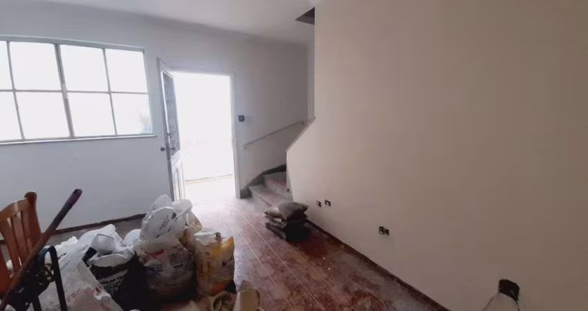 Sobrado À VENDA, com 2 dormitórios, pertinho da Santa Casa de Santos
