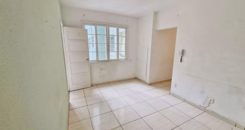 Apartamento com 1 dormitório a alguns metros da praia, À VENDA, no José Menino