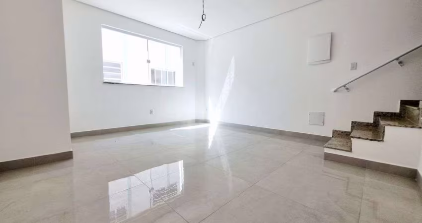 Casa duplex com 2 dormitórios, À VENDA no Campo Grande.
