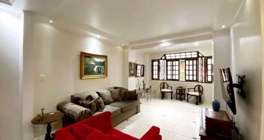 Casa com 4 dormitórios, À VENDA no Gonzaga.