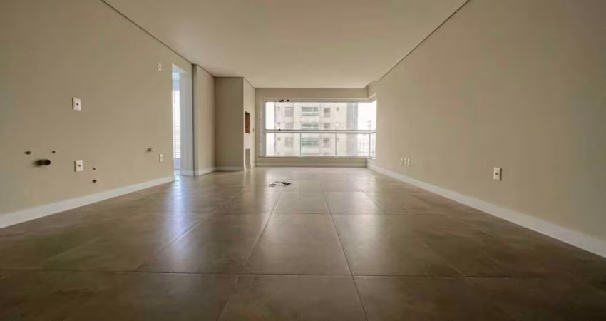 Apartamento com 1 suíte e 2 dormitórios no bairro Fazenda em Itajaí