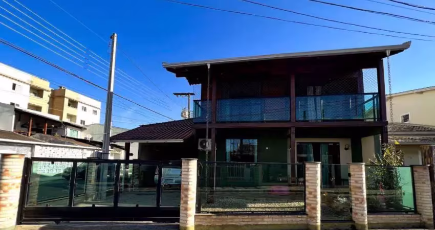 Casa em condomínio fechado com 3 dormitórios no bairro cidade nova em itajaí