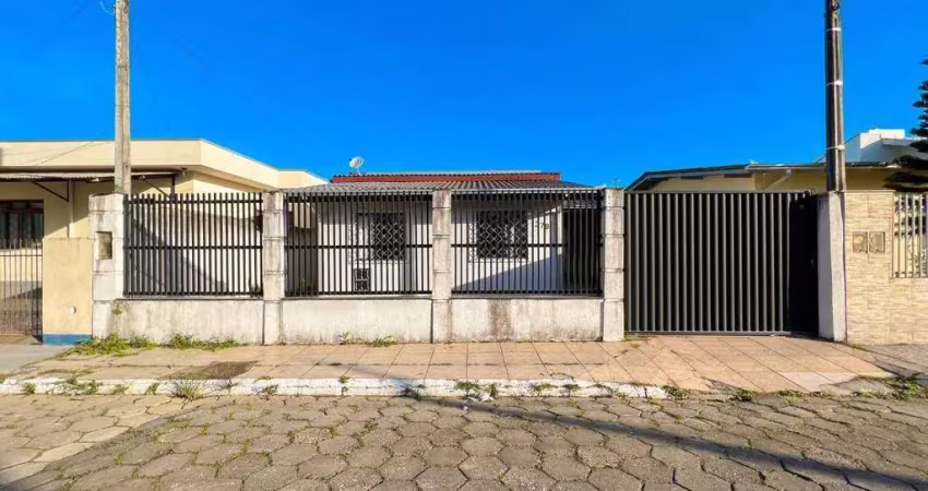 Casa com piscina e 4 dormitórios no bairro cordeiros  em itajaí