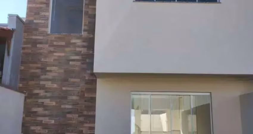 Casa com 2 dormitórios no bairro rio do meio em itajaí