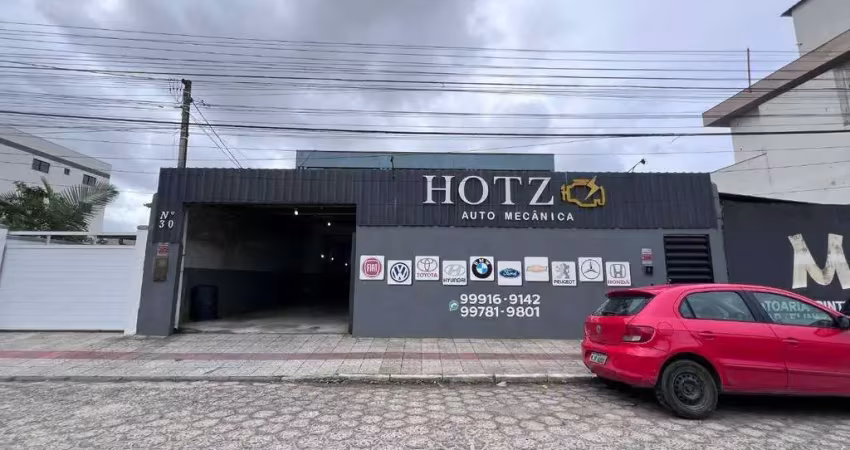 Casa com ponto comercial e 4 dormitórios no bairro são vicente em itajaí