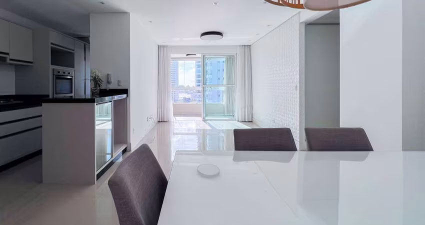Apartamento semi mobiliado com 2 suítes e 1 dormitório no Centro de Itajaí