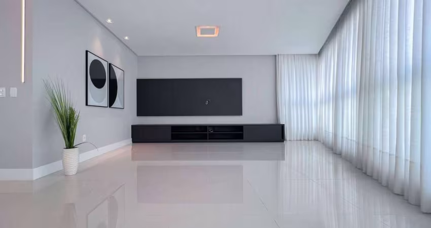 Apartamento semi mobiliado com 4 suítes no bairro Fazenda em Itajaí
