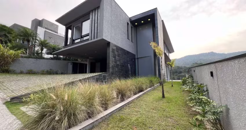 Casa com 4 suítes em condomínio fechado em balneário camboriú