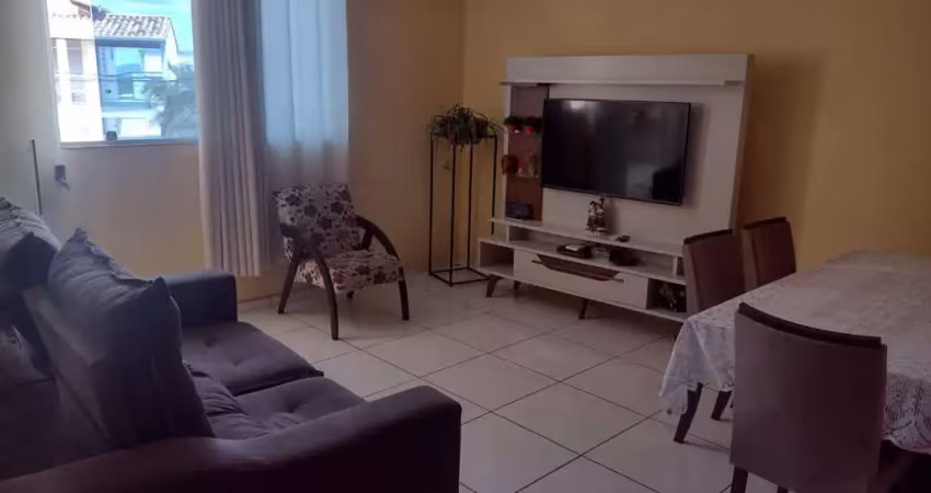 Casa geminada com 03 quartos, próximo ao antigo caipirão!