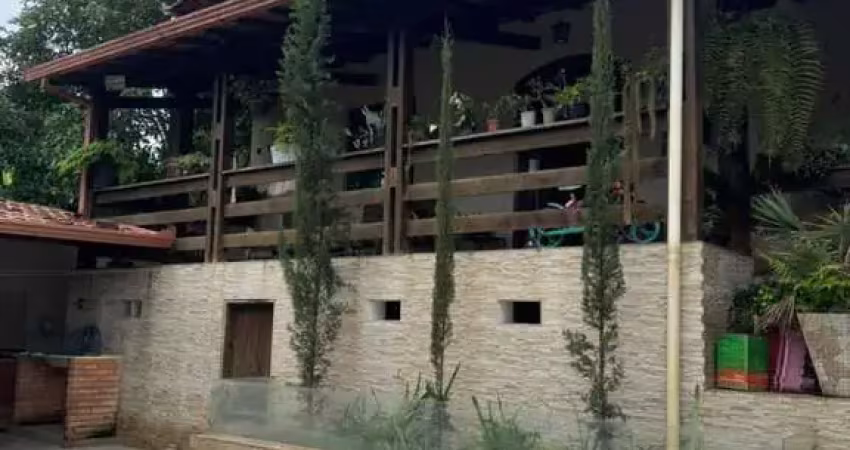Casa espetacular à venda: 03 quartos e 03 suítes no jardim casa branca