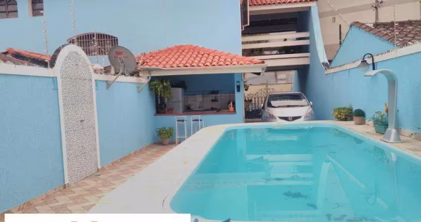Sobrado com piscina e espaço gourmet-troca imóvel SJC- Centro