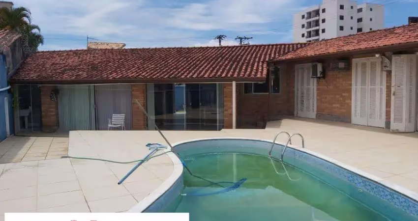 Casa para venda com amplo terreno e piscina na martim de sá, caraguatatuba