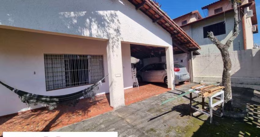 Casa com edícula (3 suítes) nos fundos - Martim de sá