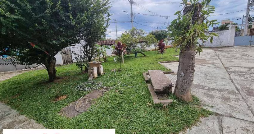 Lote grande com 3 casas construidas com 900 ms - Porto Novo
