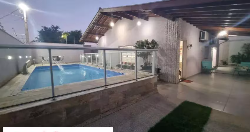 Casa médio padrão, com acabamento fino - perto do mar - Indaiá
