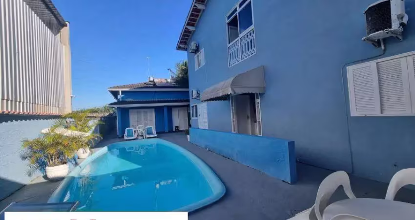 Casa tipo residencial/hostel no Jardim das Palmeiras