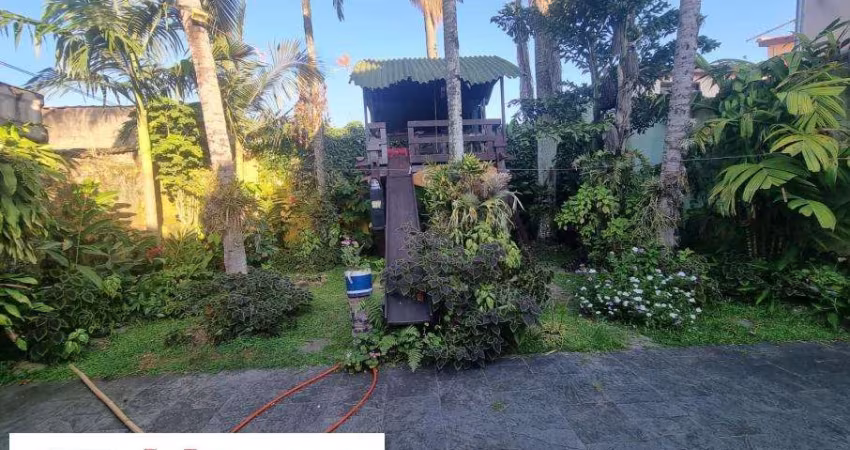 Casa perto do mar e dos comércios locais- Praia das Palmeiras