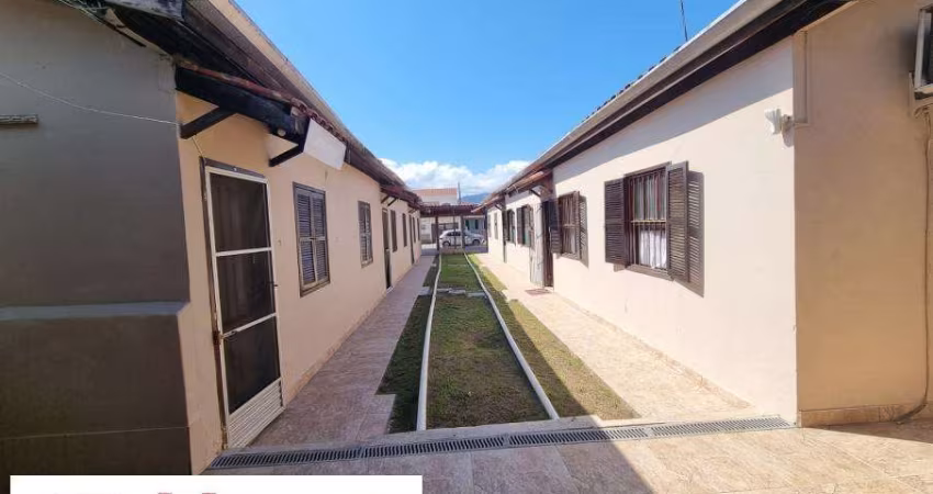 Casa em condomínio, perto da rodovia, Praia das Palmeiras
