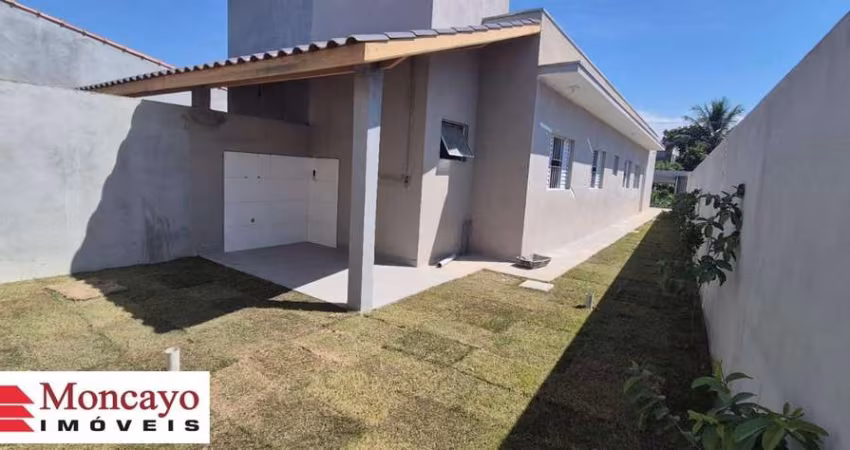 Casa a venda em Caraguatatuba no Bairro JD das Palmeiras.