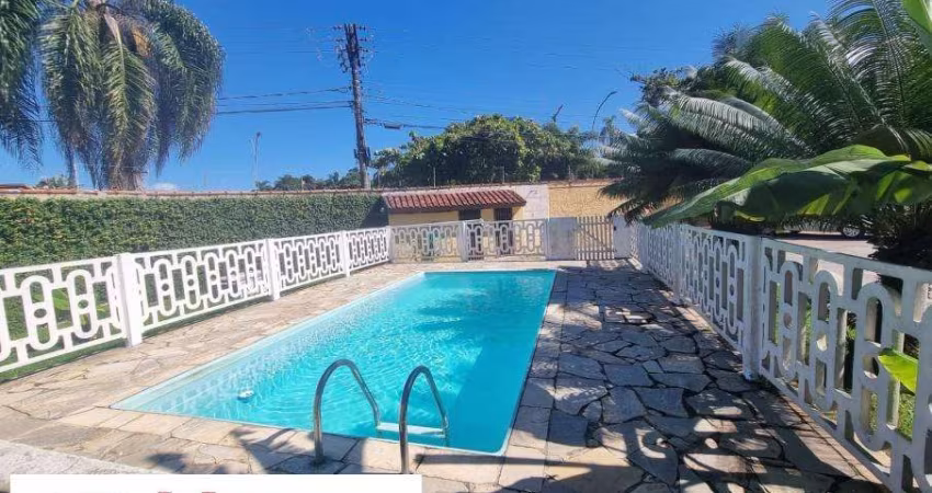 Ótima casa em condomínio em Caraguatatuba, Jardim Britânia.