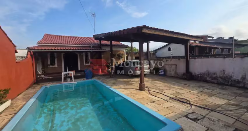 Casa com 2 quartos, piscina e edícula para venda no golfinho, caraguatatuba