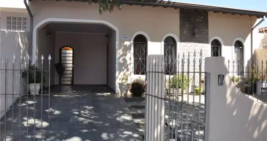 Casa com 3 quartos à venda na Rua Casimiro de Abreu, 154, Vila Coqueiro, Valinhos