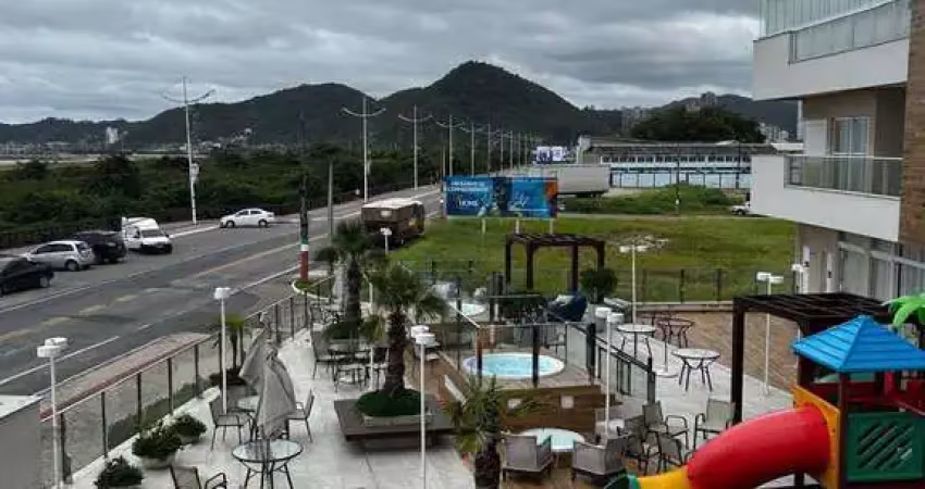 Apartamento Mobiliado, Frente Mar, 02 Suítes, no Centro de Navegantes