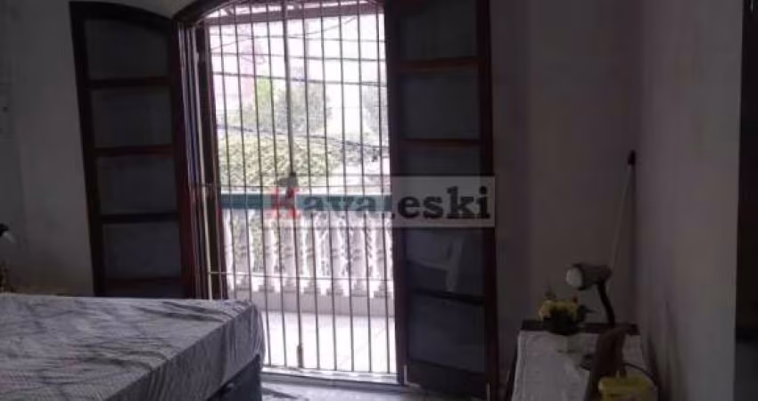 Sobrado com 2 quartos sendo 1 suíte na Vila Santo Estéfano.