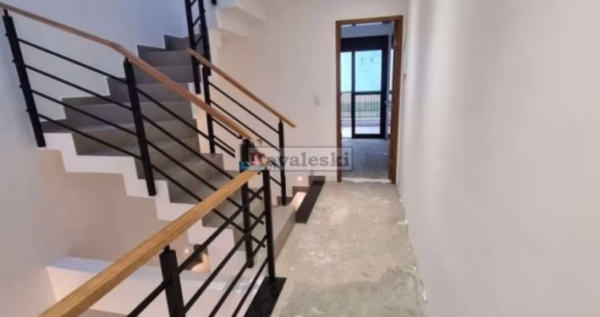 )  SOBRADO NOVO PRÓXIMO A RUA DOUTOR NOGUEIRA MARTINS NA SAÚDE .