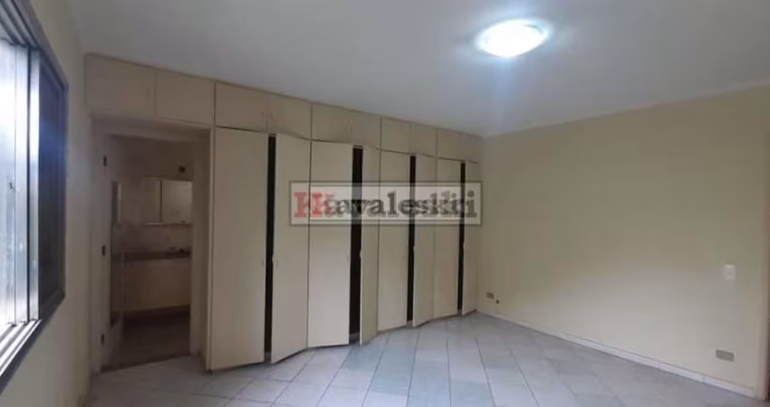 *SOBRADÃO AO LADO DO SHOPPING COM 4 DORMITÓRIOS .