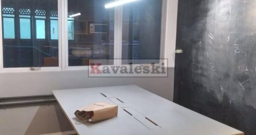 ALUGA-SE / VENDE - SE SALA COMERCIAL - AO LADO DO METRÔ TRIANON