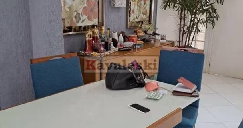 Sobrado na região da Saúde, com 243 m²
